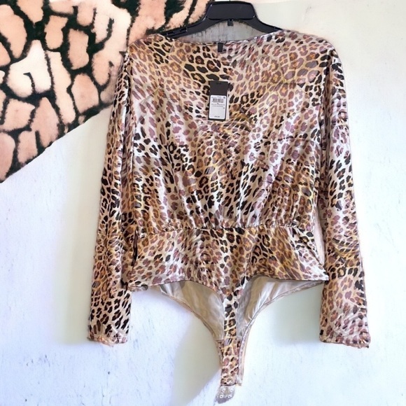 GUESS Cowl Tesha Bodysuit, Ghost Leaf Leopard Print Tan, Extra Large - Picture 3 of 11